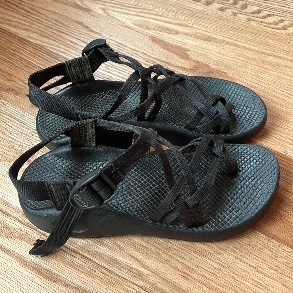 Chaco Vibram sandals - all black, lightly used 🩴